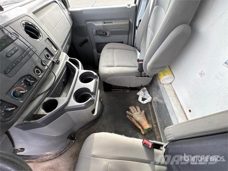 Ford E-450 4x2 Utility Truck شاحنات خفيفة/مفصلية الجوانب