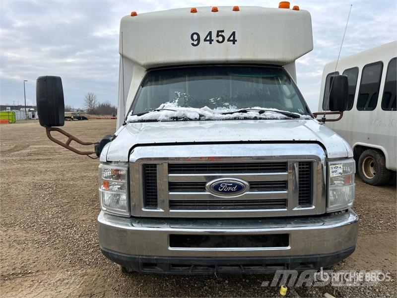 Ford E-450 Econoline Mini-bus
