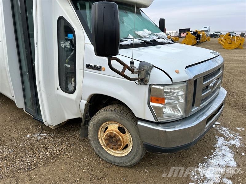 Ford E-450 Econoline Mini-bus