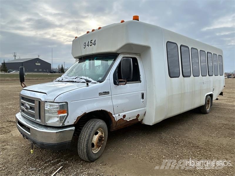 Ford E-450 Econoline Mini-bus