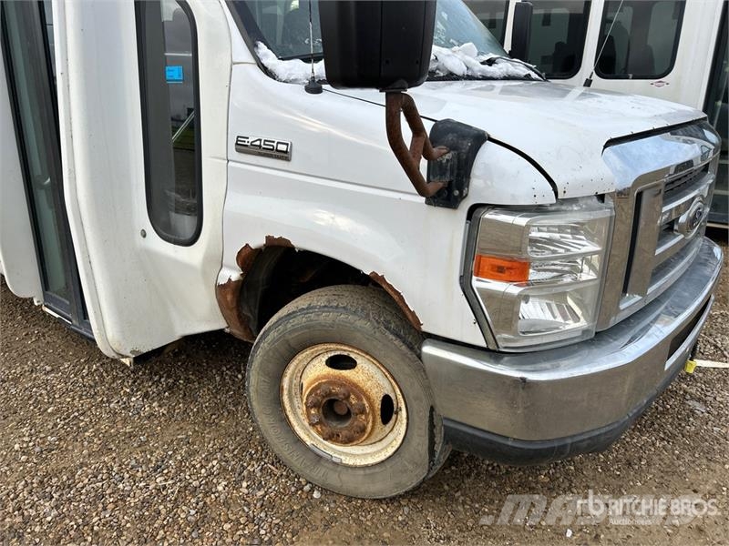 Ford E-450 Econoline Mini-bus