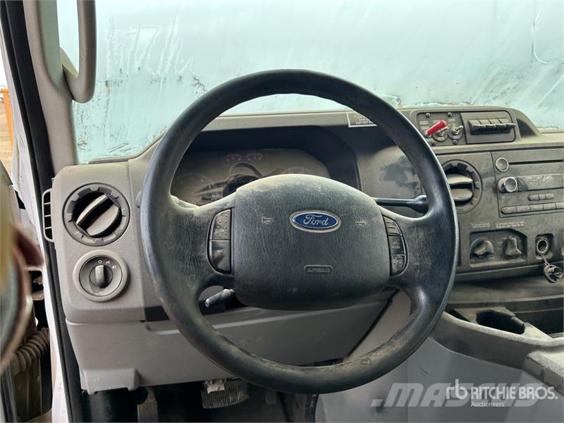 Ford E-450 Econoline Mini-bus