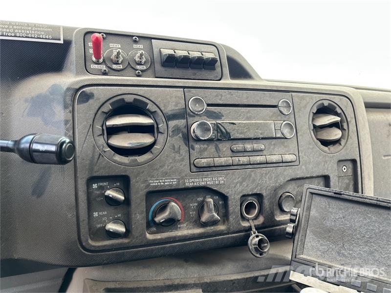 Ford E-450 Econoline Mini-bus