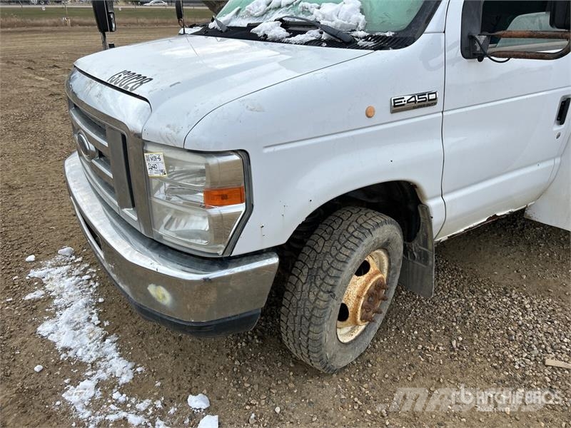 Ford E-450 Econoline Mini-bus