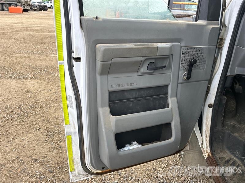 Ford E-450 Econoline Mini-bus