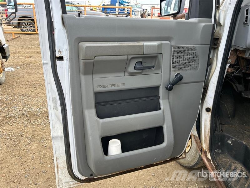 Ford E-450 Econoline Mini-bus