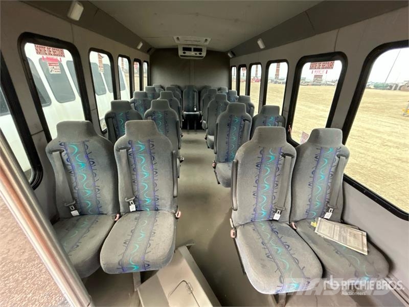 Ford E-450 Econoline Mini-bus