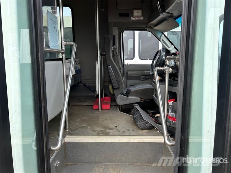Ford E-450 Econoline Mini-bus