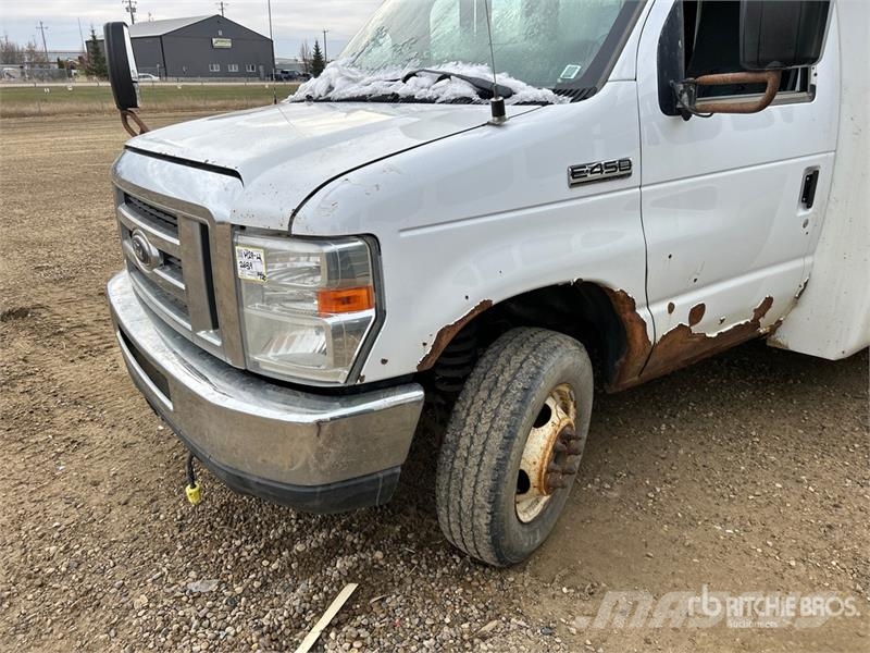 Ford E-450 Econoline Mini-bus