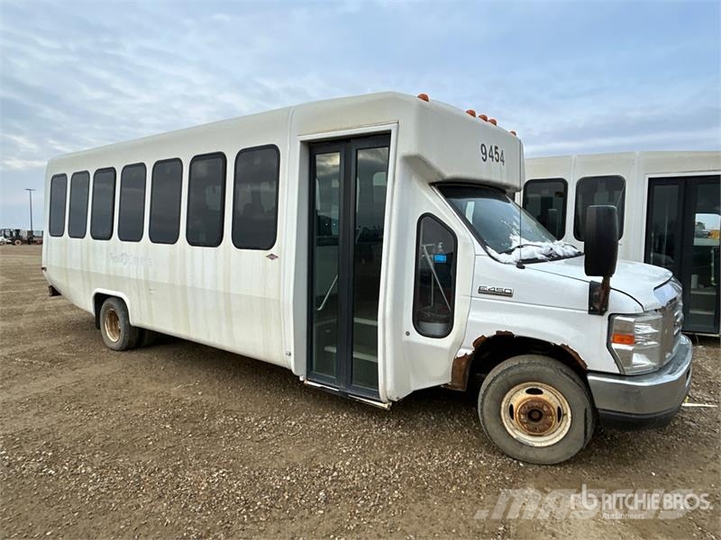 Ford E-450 Econoline Mini-bus