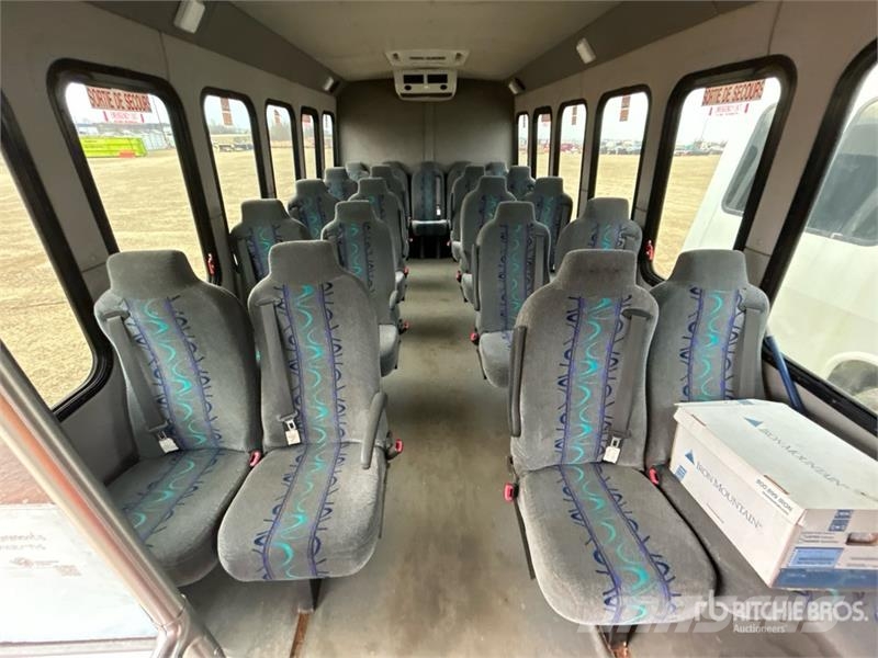 Ford E-450 Econoline Mini-bus