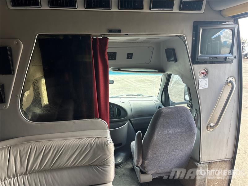 Ford E450 4x2 15-Seat Party Bus Minibuses