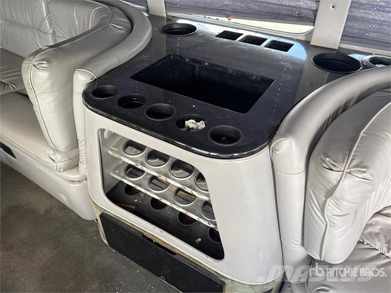 Ford E450 4x2 15-Seat Party Bus Minibuses