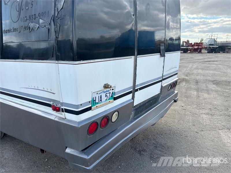 Ford E450 4x2 15-Seat Party Bus Minibuses