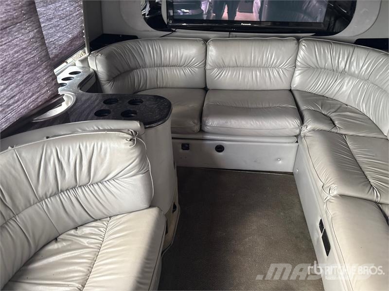 Ford E450 4x2 15-Seat Party Bus Minibuses