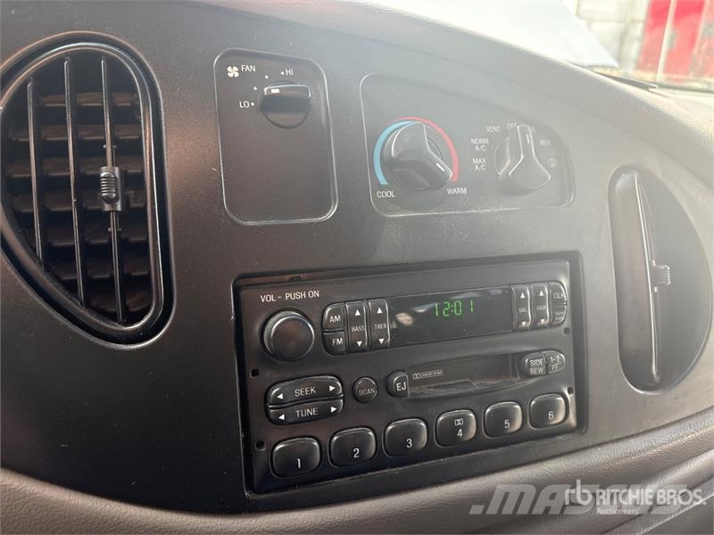 Ford E450 4x2 15-Seat Party Bus Minibuses