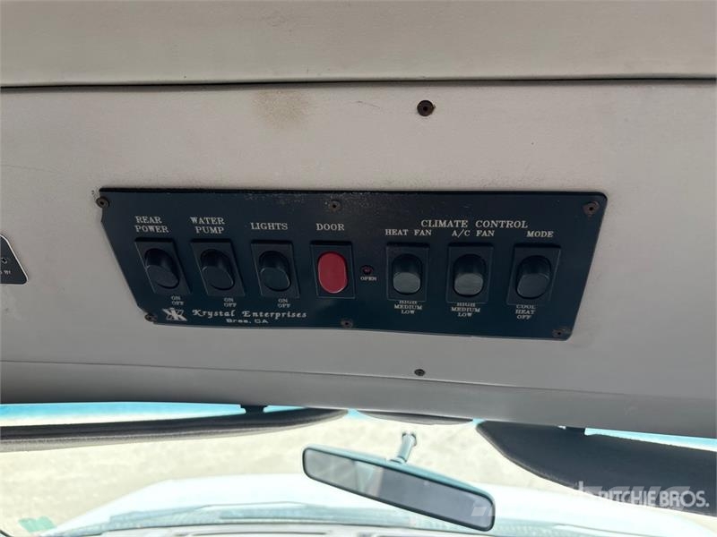 Ford E450 4x2 15-Seat Party Bus Minibuses