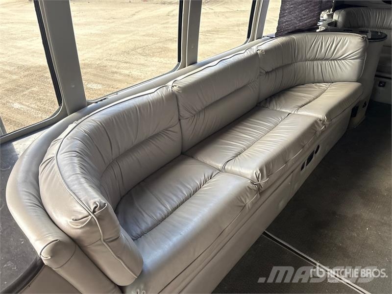Ford E450 4x2 15-Seat Party Bus Minibuses