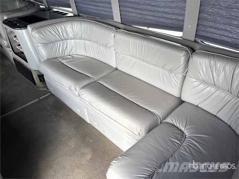 Ford E450 4x2 15-Seat Party Bus Minibuses
