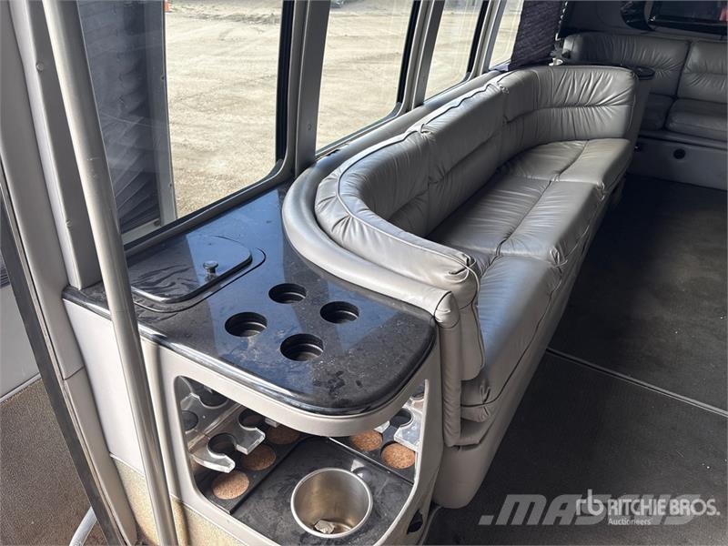 Ford E450 4x2 15-Seat Party Bus Minibuses