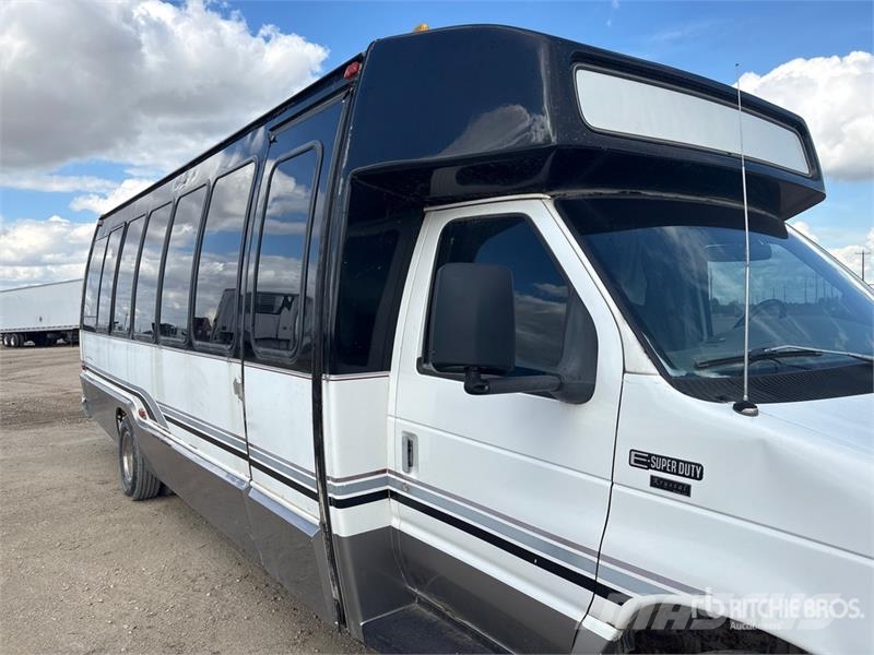 Ford E450 4x2 15-Seat Party Bus Minibuses
