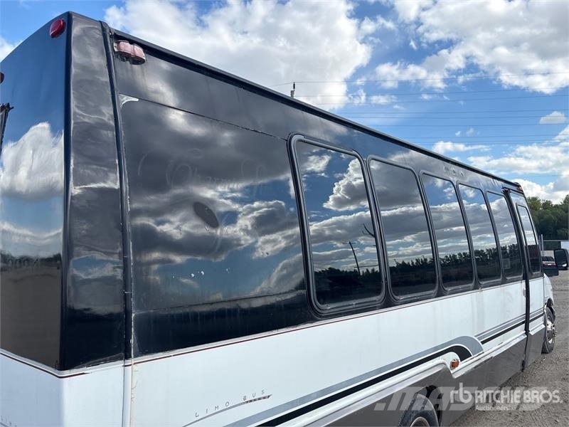 Ford E450 4x2 15-Seat Party Bus Minibuses