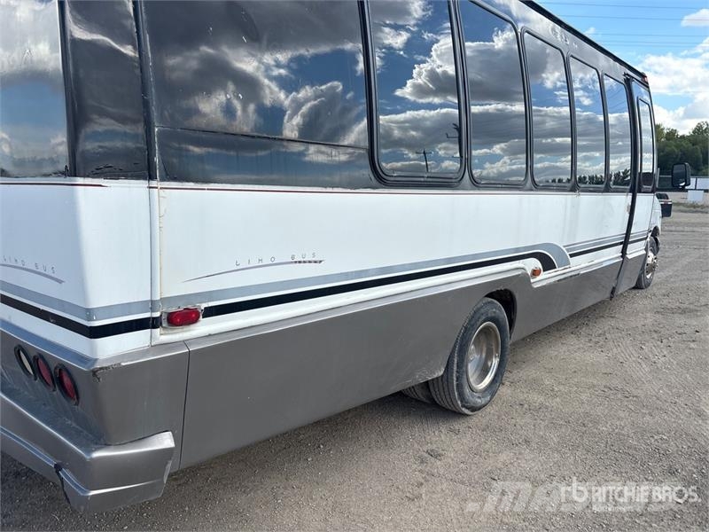 Ford E450 4x2 15-Seat Party Bus Minibuses