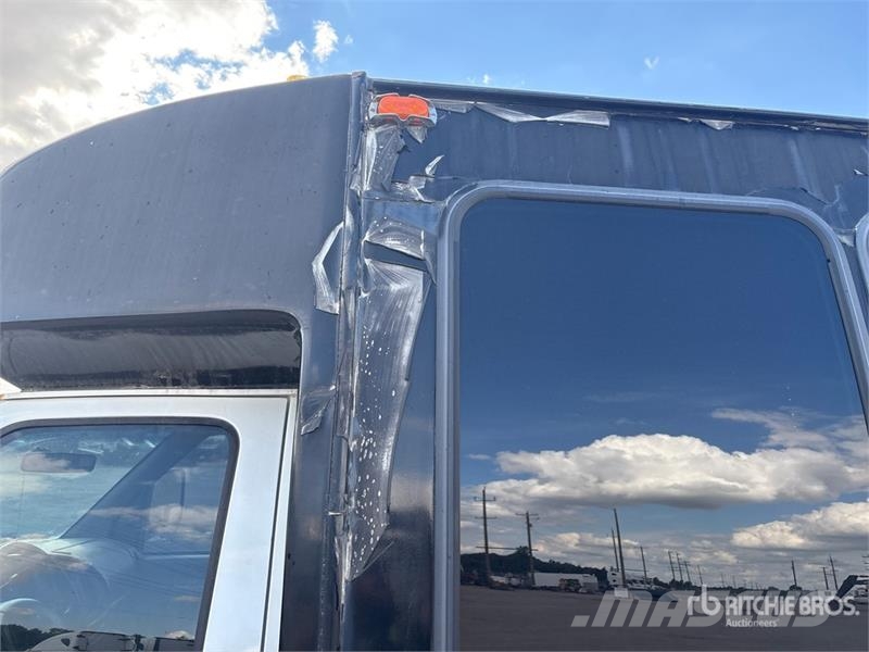 Ford E450 4x2 15-Seat Party Bus Minibuses