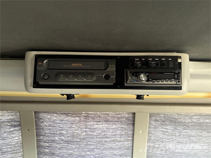 Ford E450 4x2 15-Seat Party Bus Minibuses