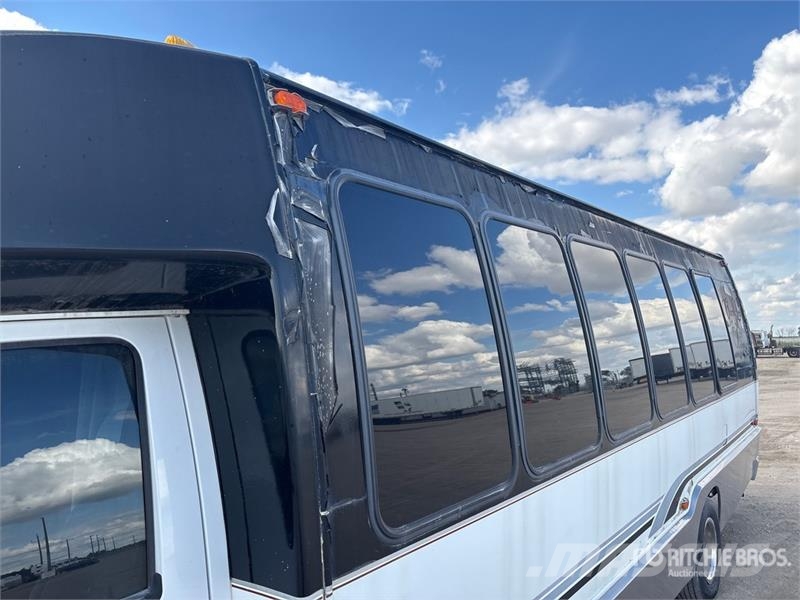 Ford E450 4x2 15-Seat Party Bus Minibuses