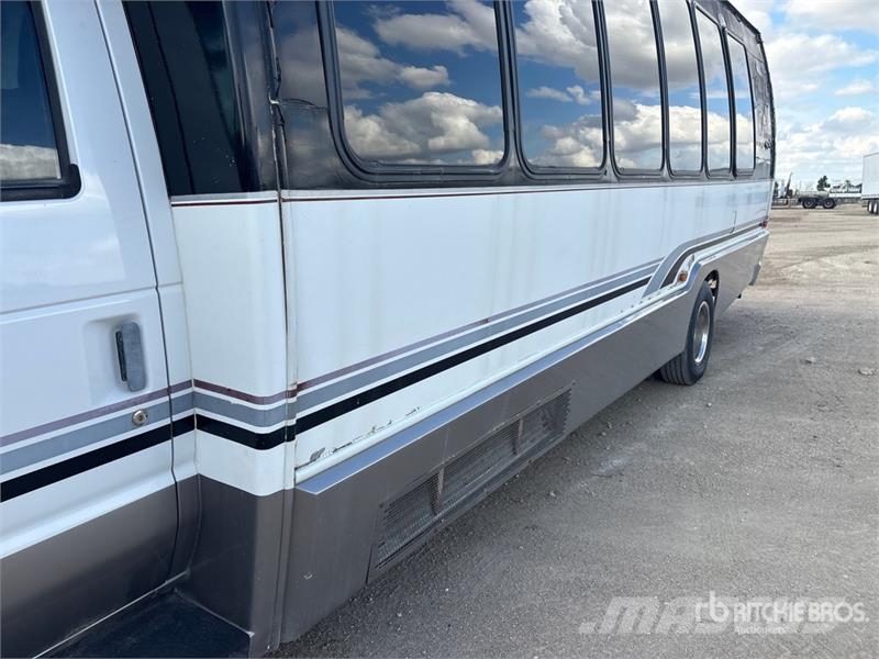 Ford E450 4x2 15-Seat Party Bus Minibuses