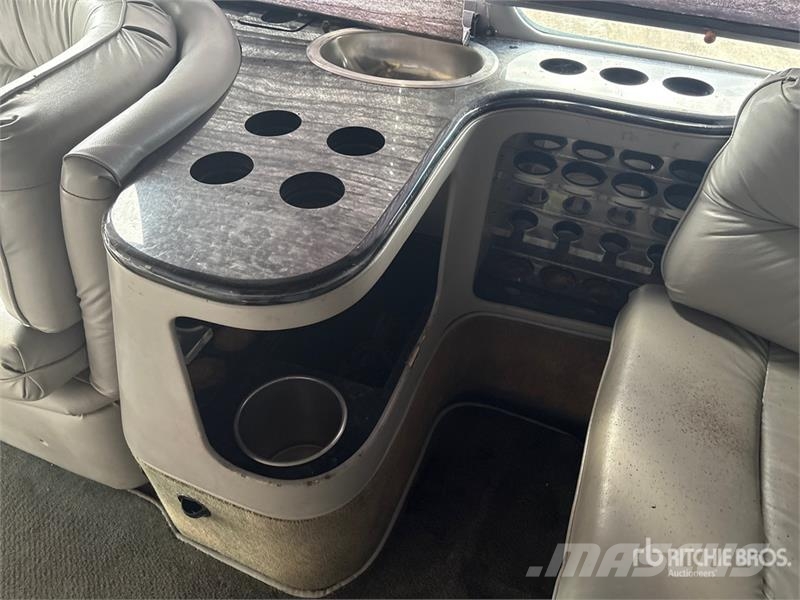 Ford E450 4x2 15-Seat Party Bus Minibuses