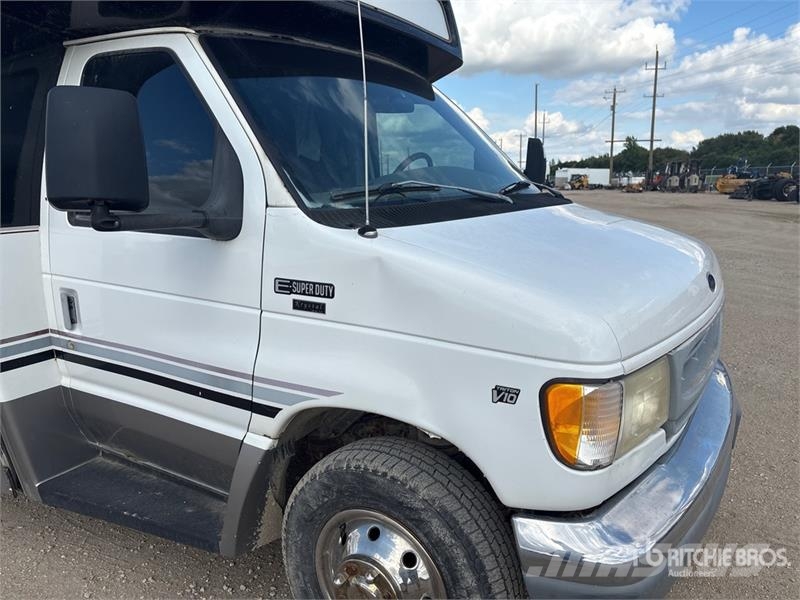 Ford E450 4x2 15-Seat Party Bus Minibuses
