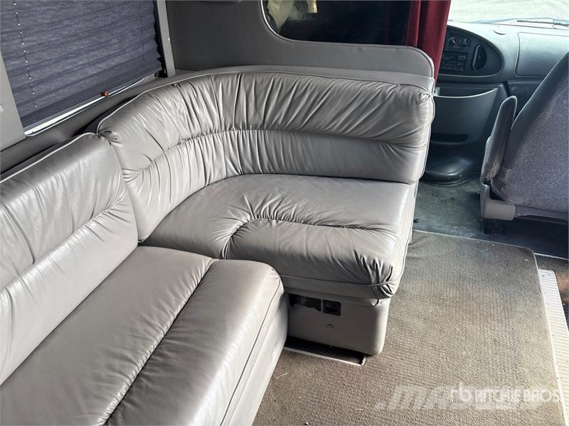 Ford E450 4x2 15-Seat Party Bus Minibuses