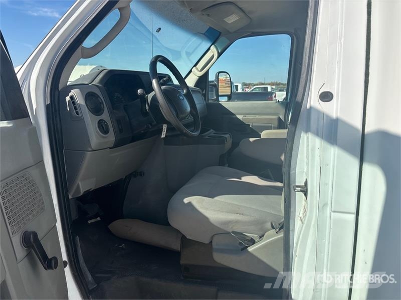 Ford E450 4x2 Van Truck Skapbiler