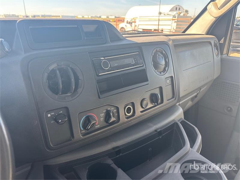 Ford E450 4x2 Van Truck Skapbiler