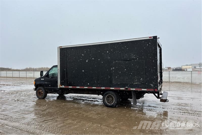 Ford E450 4x2 Van Truck Skåpbilar
