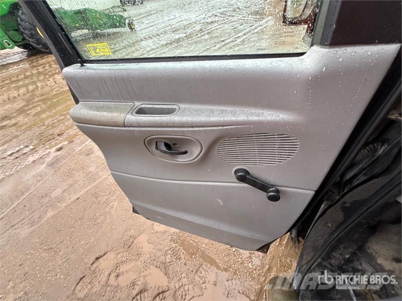 Ford E450 4x2 Van Truck Skåpbilar