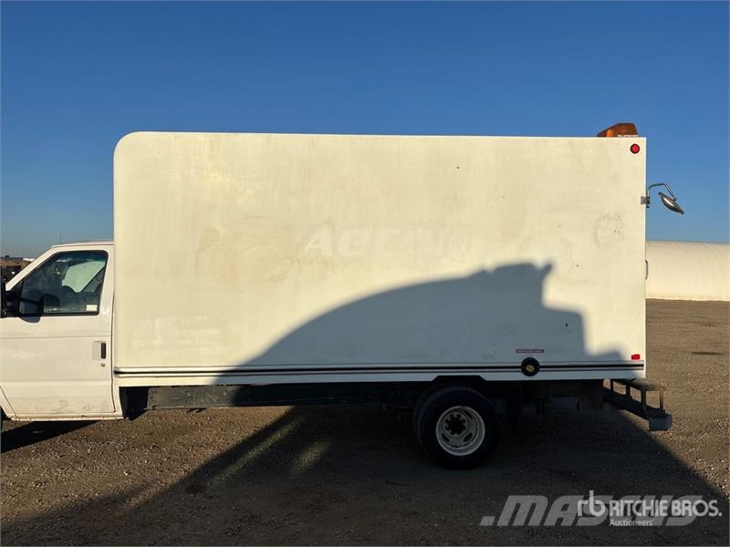Ford Econoline E-450 4x2 Van Truck شاحنات ذات هيكل صندوقي