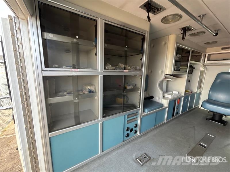 Ford Econoline E-450 4x2 Ambulance Krankenwagen