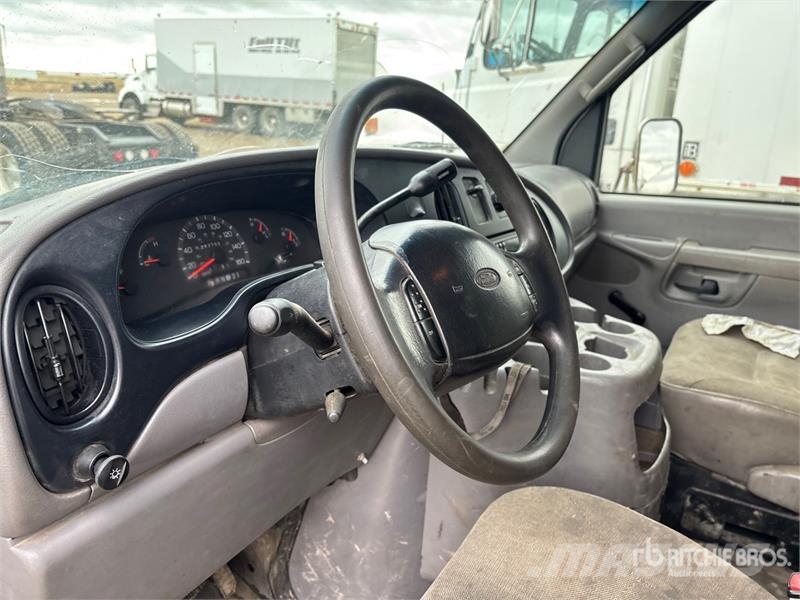 Ford Econoline E-450 4x2 Van Truck Camion Fourgon