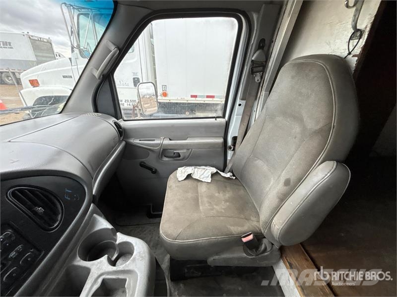 Ford Econoline E-450 4x2 Van Truck Camion Fourgon