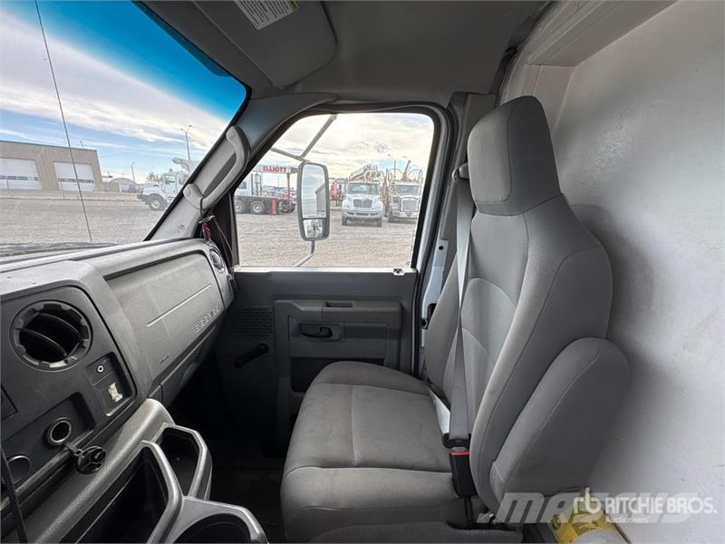 Ford Econoline E-450 4x2 Van Truck Bakwagens met gesloten opbouw