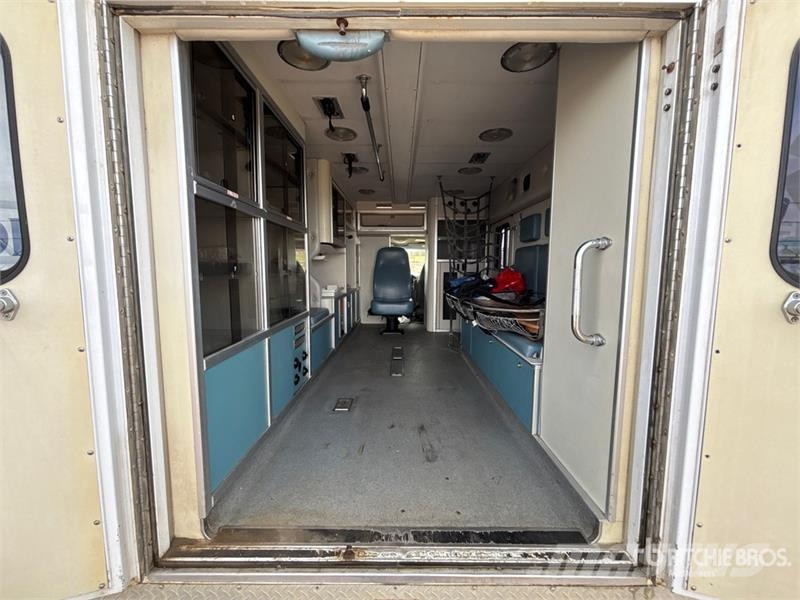 Ford Econoline E-450 4x2 Ambulance Krankenwagen