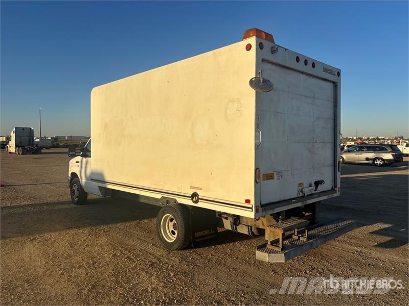 Ford Econoline E-450 4x2 Van Truck شاحنات ذات هيكل صندوقي