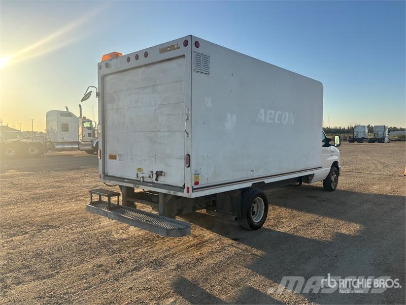 Ford Econoline E-450 4x2 Van Truck شاحنات ذات هيكل صندوقي