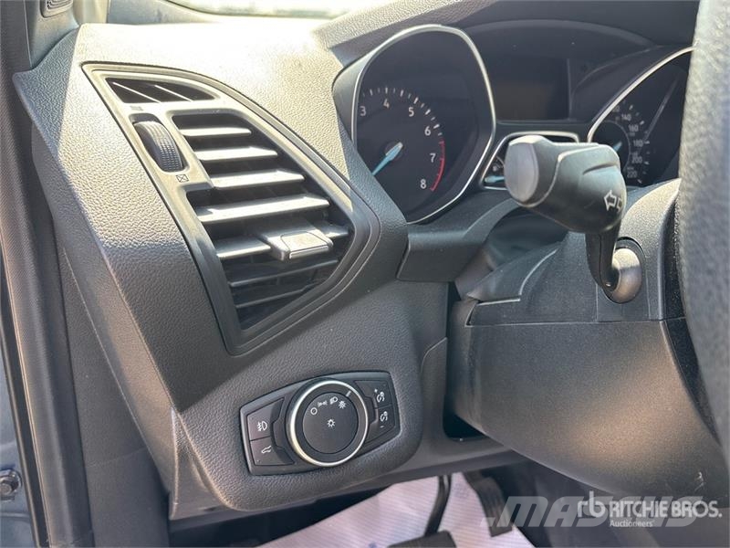 Ford Escape Automašīnas