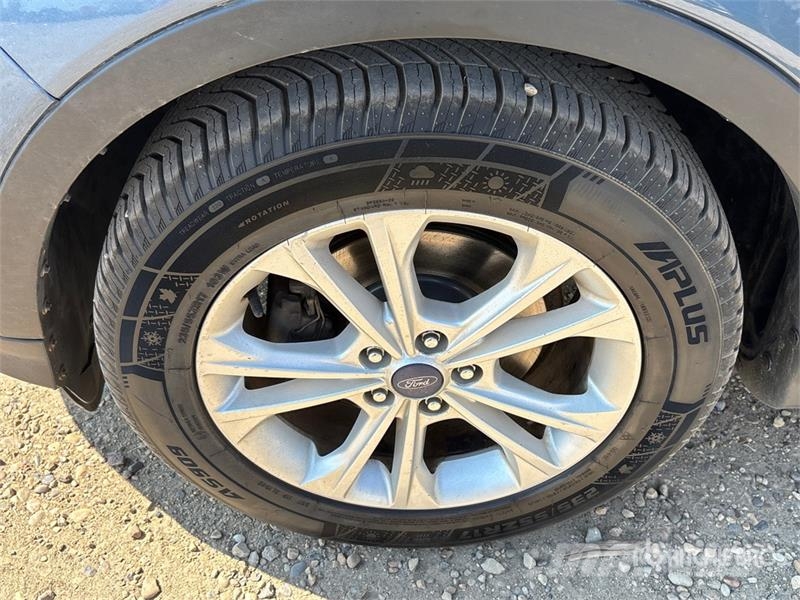 Ford Escape Automašīnas