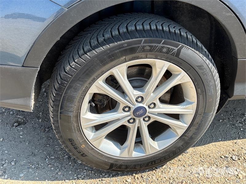 Ford Escape Automašīnas