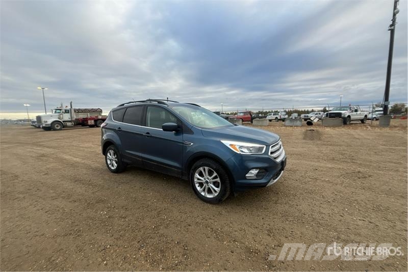 Ford Escape سيارات